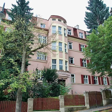 Apartman Vladimir Podebradska 1279 דירה *
